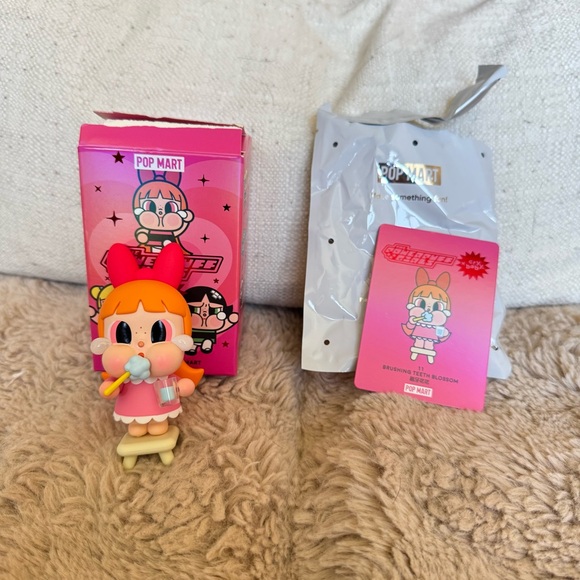 Pop Mart Popmart Crybaby x Powerpuff Girls Girl Series Figures Brushing Teeth - Picture 2 of 6